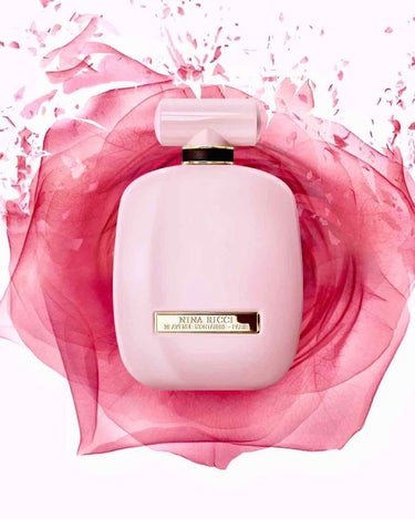 レクスタス ローズ EDT
ローズとラズベリーのフルーティフローラルの香り🌹🍒

ニナ リッチのレクスタスシリーズ3作目です。
“L'extase”とは「恍惚」の意。

トップはレッドベリーの甘酸っぱい