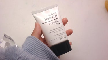 DAISO 香水ヘアジェルのクチコミ「ふんわりと匂いに包まれたい方必見！
DAISOの「香水ヘアジェル」！

初めまして！mioです.....」（1枚目）