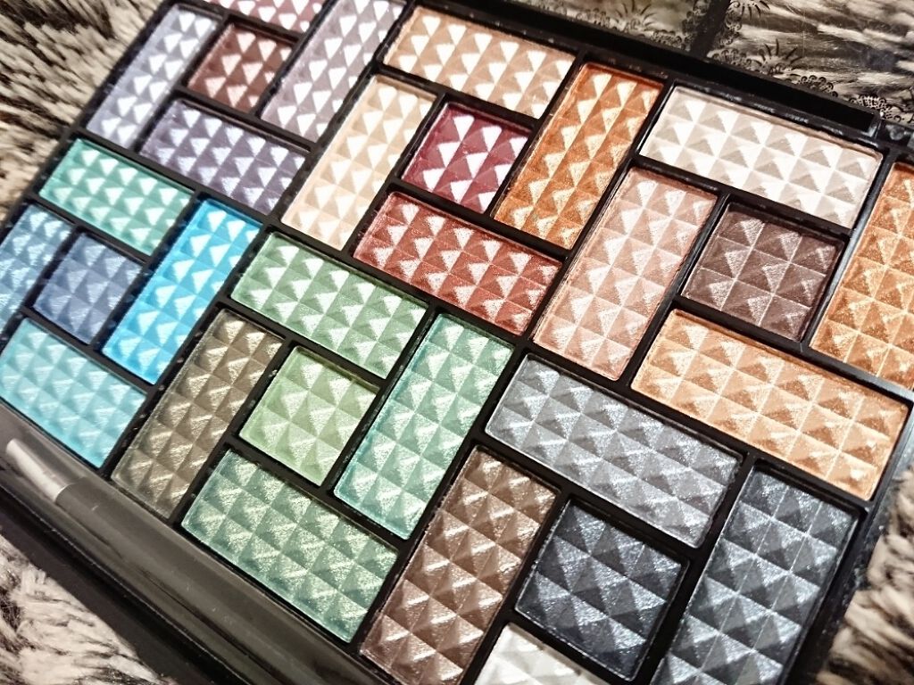 30COLORSEYESHADOWPALETTE/Dolly Angel/アイシャドウパレットを使ったクチコミ（2枚目）