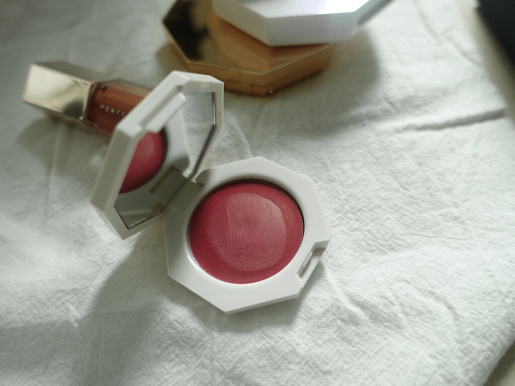 CHEEKS OUT FREESTYLE CREAM BLUSH/FENTY BEAUTY BY RIHANNA/ジェル・クリームチークを使ったクチコミ(2枚目)