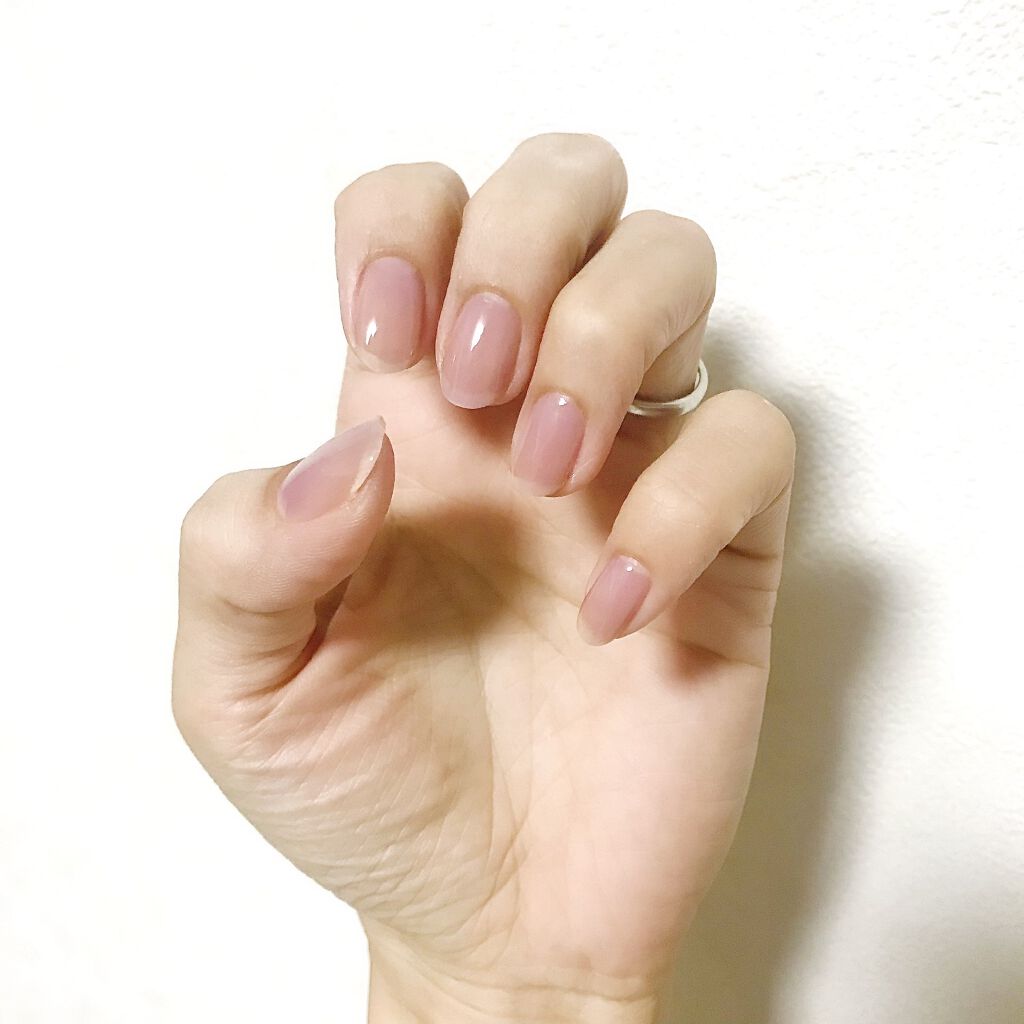 #今日のネイル

ほんのり透け感パープルを一度塗りして、トップコート2種類を重ねてちゅるちゅるにしてみた🍇
今回は短めにととのえてかなりナチュラル☺️

トップコートはessieとNAILSINCを使いました🍓

 #これがないと完成し