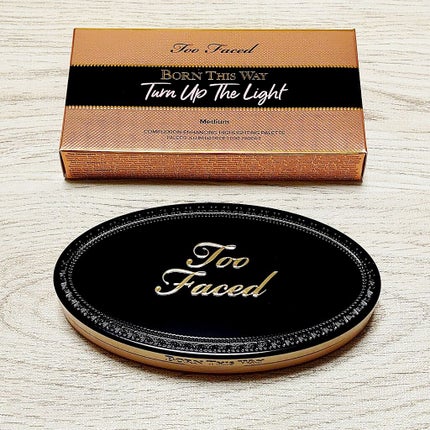 ボーン ディス ウェイ ターン アップ ザ ライト ハイライティング パレット/Too Faced/プレストパウダーを使ったクチコミ(2枚目)