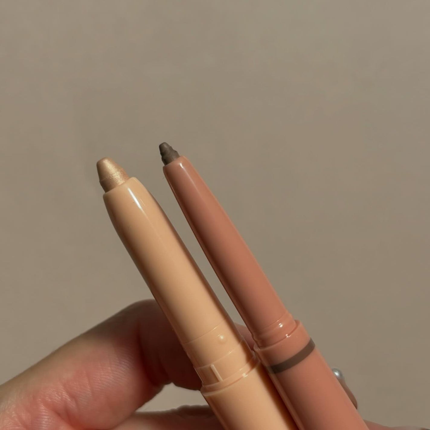 ニューデップスデュアルカラースティック/hince/スティックアイシャドウを使ったクチコミ(8枚目)