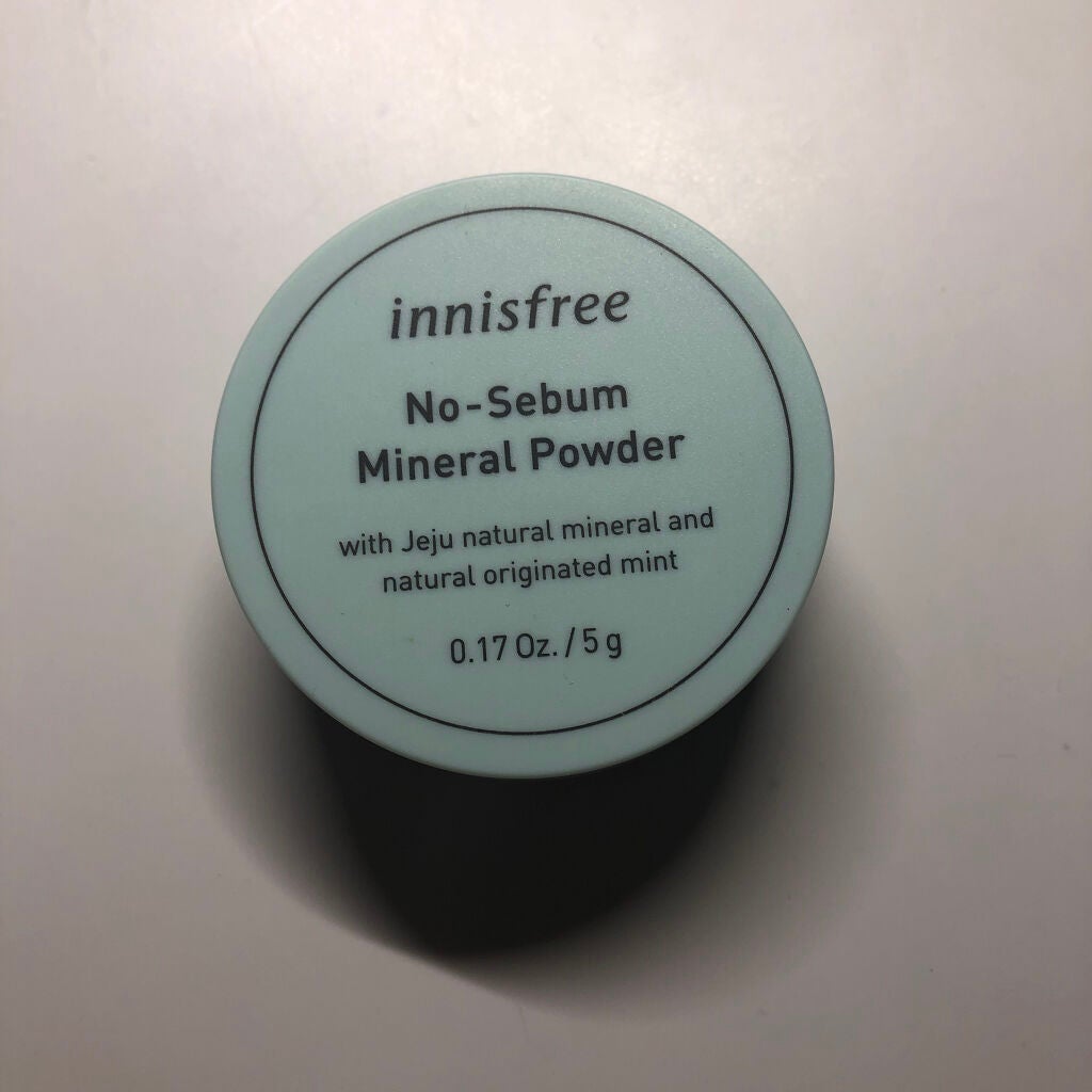 なつか on LIPS 「今回はこのイニスフリーのフェイスパウダーを紹介します!さっそく..」(1枚目)