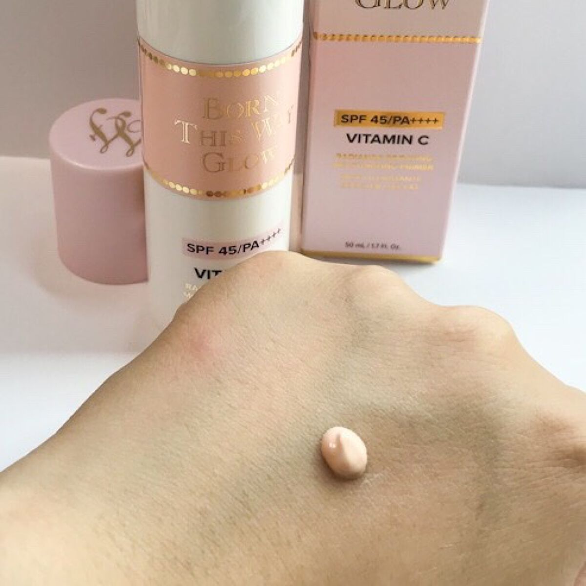 ボーン ディス ウェイ グロウ モイスチュアライジング メイクアップ プライマー/Too Faced/化粧下地を使ったクチコミ（3枚目）