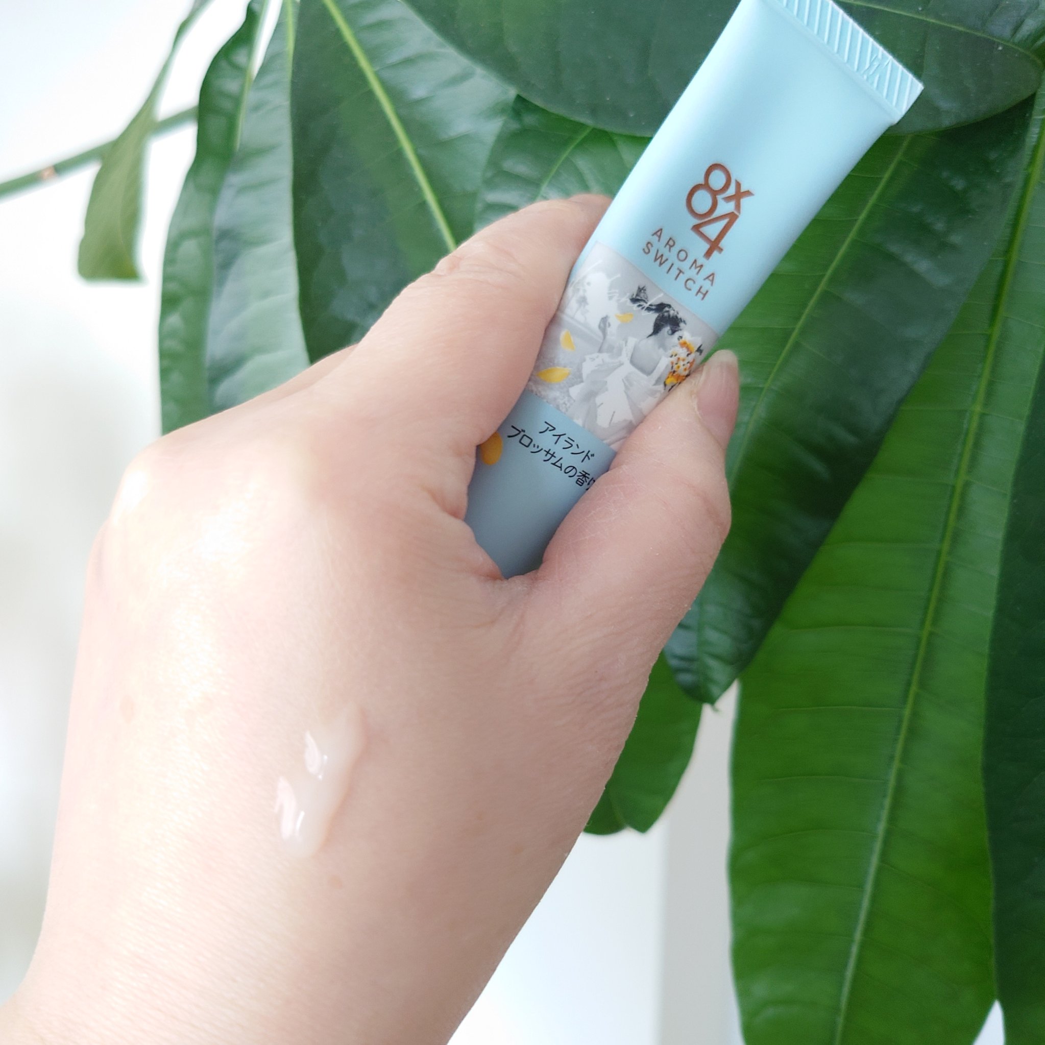 8x4 アロマスイッチ 涼感ネックジェル アイランドブロッサムの香り/８ｘ４/デオドラント・制汗剤を使ったクチコミ（3枚目）