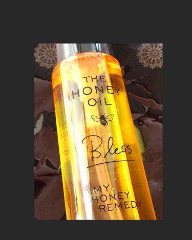 THE HONEY OiL Bless

洗顔後、あんまり眠いと １／５押し 顔に塗る。
…髪の毛の為の美容液ですけど！🧴シャンプーにおいては 泡を体全体に使っても 惜しいほどの安全 美容液成分なんです