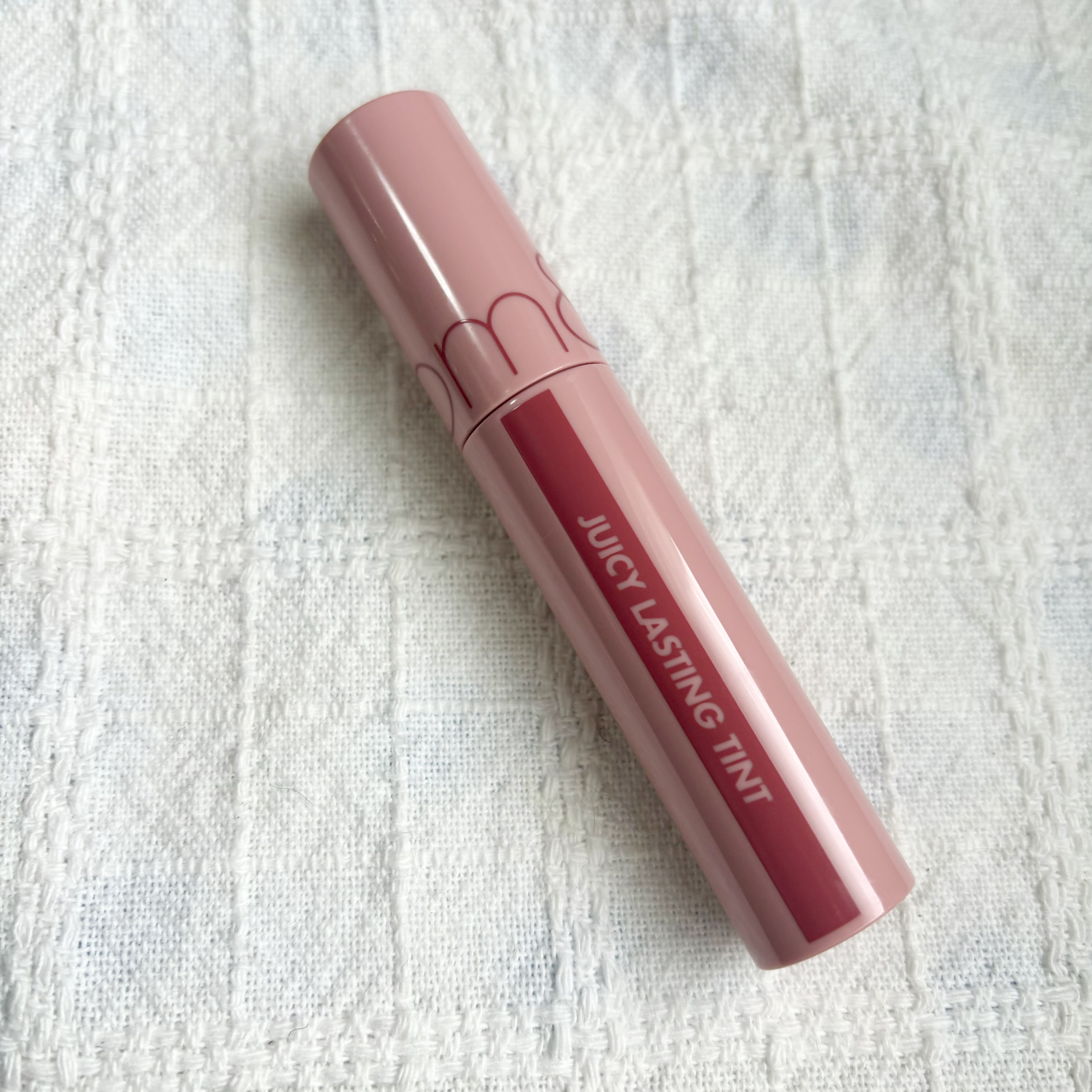 ジューシーラスティングティント/rom&nd/リップティントを使ったクチコミ（2枚目）