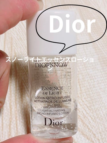 

Dior
スノー ライト エッセンス ローション
薬用化粧水　医薬部外品

ナイアシンアミド(*)配合の新しい処方が、メラニンを含む古い角質をやさしくケアし、肌を滑らかに、肌のキメを均質に整えます。