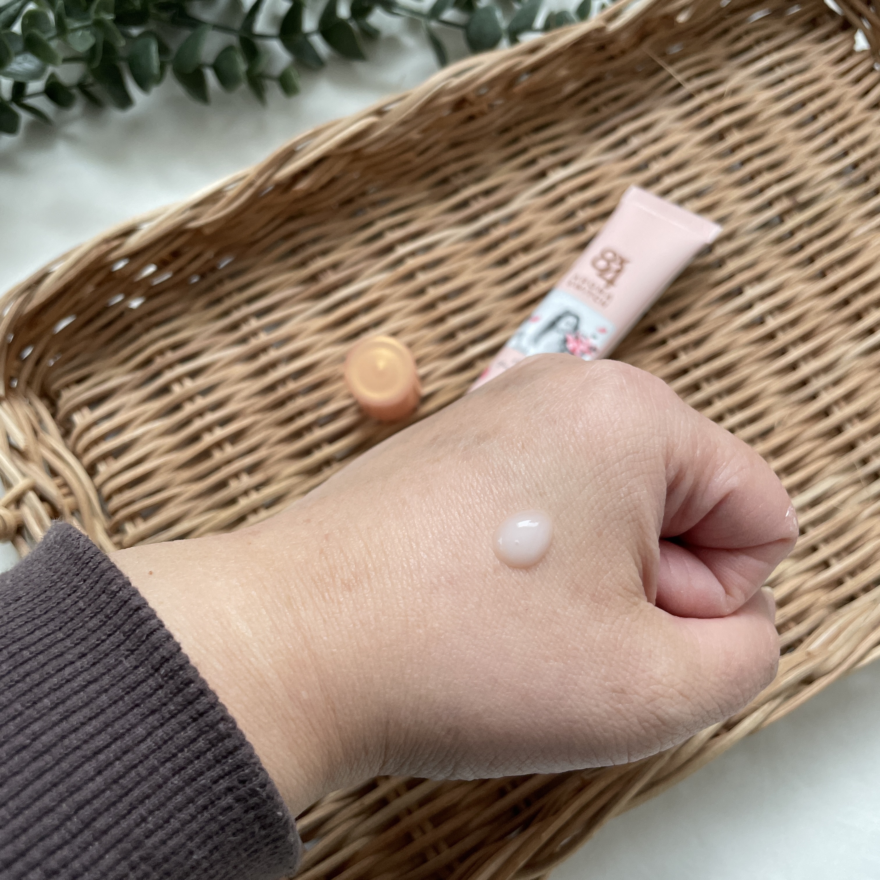 8x4 アロマスイッチ 涼感ネックジェル パリスブーケの香り/８ｘ４/デオドラント・制汗剤を使ったクチコミ（2枚目）