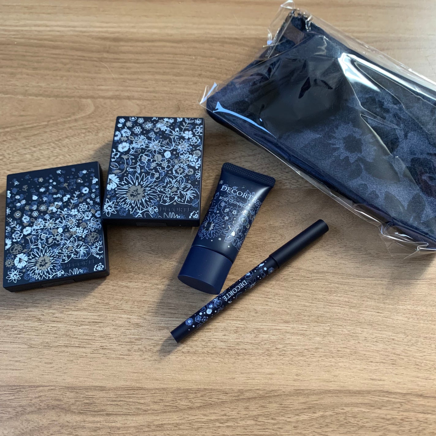 ウィンターダズル コレクション/DECORTÉ/メイクアップキットを使ったクチコミ(2枚目)