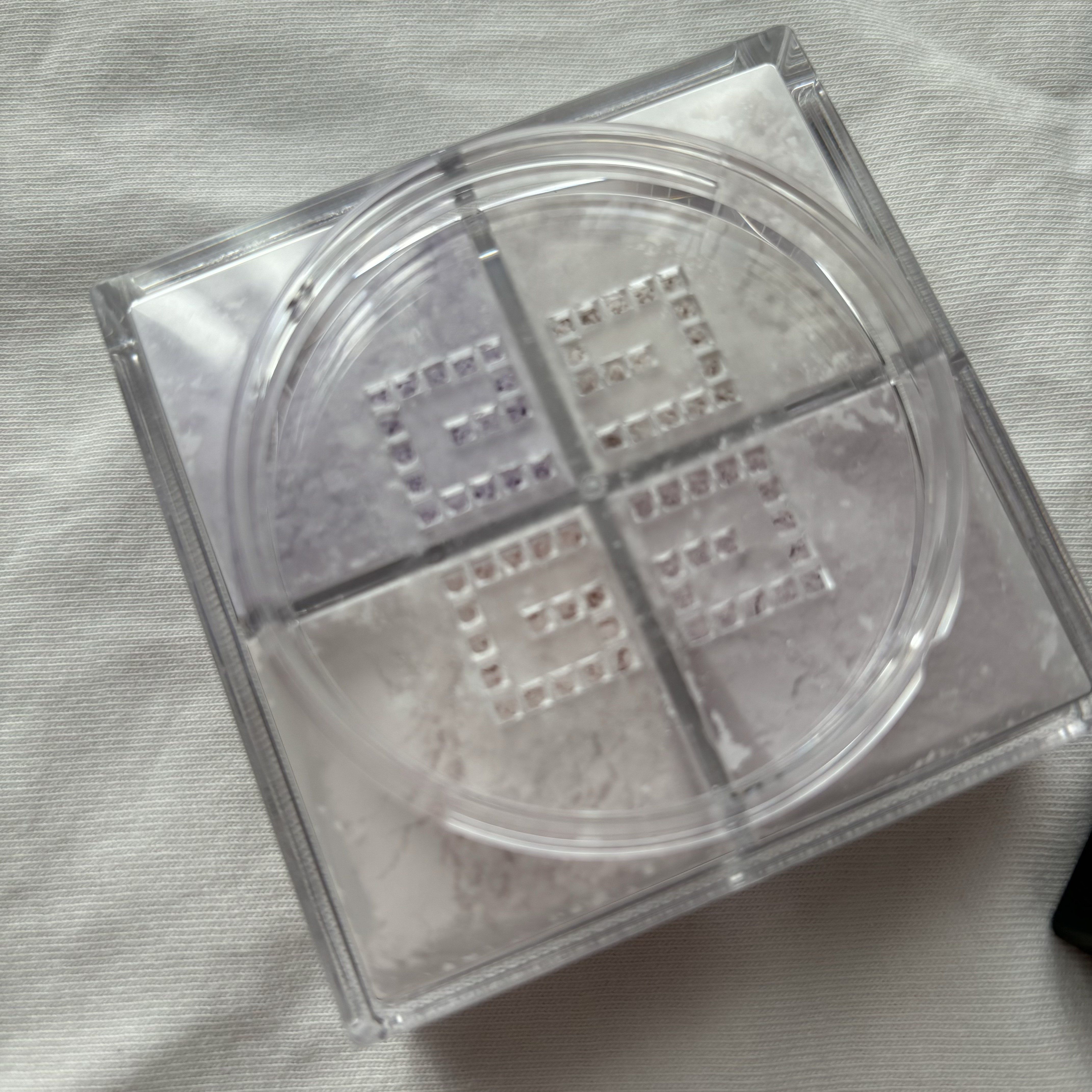 プリズム・リーブル/GIVENCHY/ルースパウダーを使ったクチコミ（3枚目）