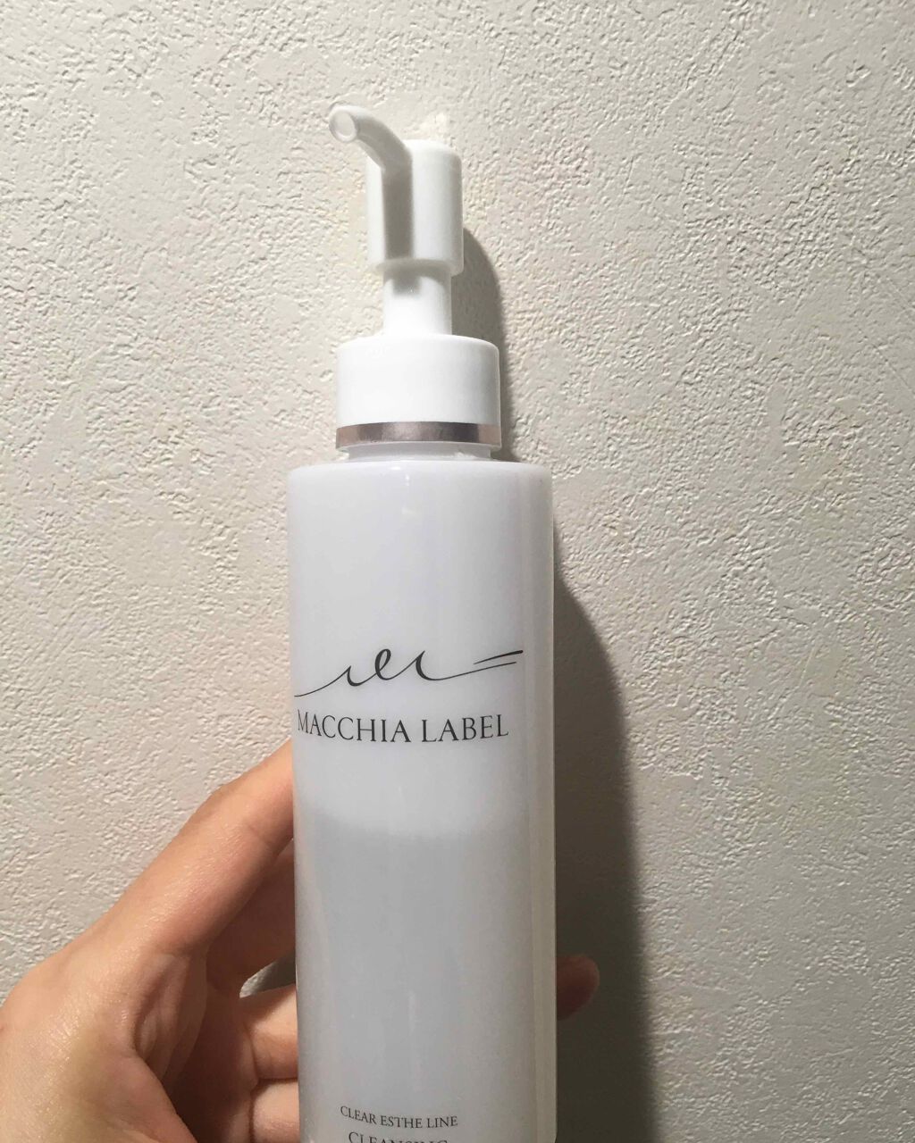 Macchia Label クリアエステクレンジング(リキッド)のクチコミ「手に取り、指がつくかつかないかくらいに、優しく小鼻や頬をクルクル肌の上で指を滑らせると、毛穴の.....」（1枚目）