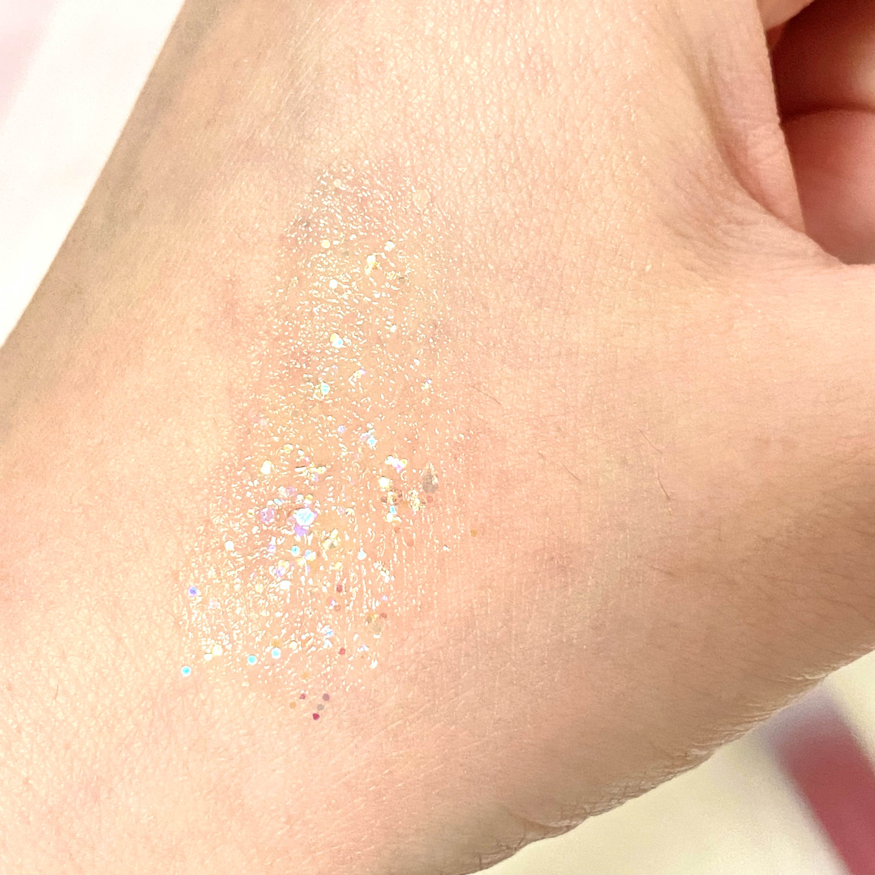 プリティー イージーグリッタースティック/unleashia/グリッターを使ったクチコミ（3枚目）