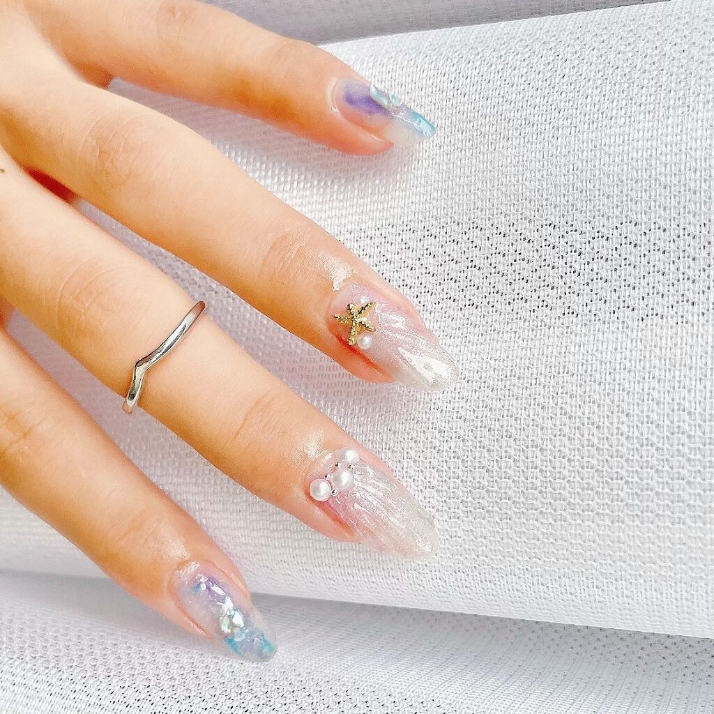 𝘼𝙮𝙪 ❦ 𝑆𝑒𝑙𝑓 𝑁𝑎𝑖𝑙 on LIPS 「❥こんばんは𖤐⠜⋆꙳ネイル工房の【Galaxyシリーズ】を使..」(4枚目)