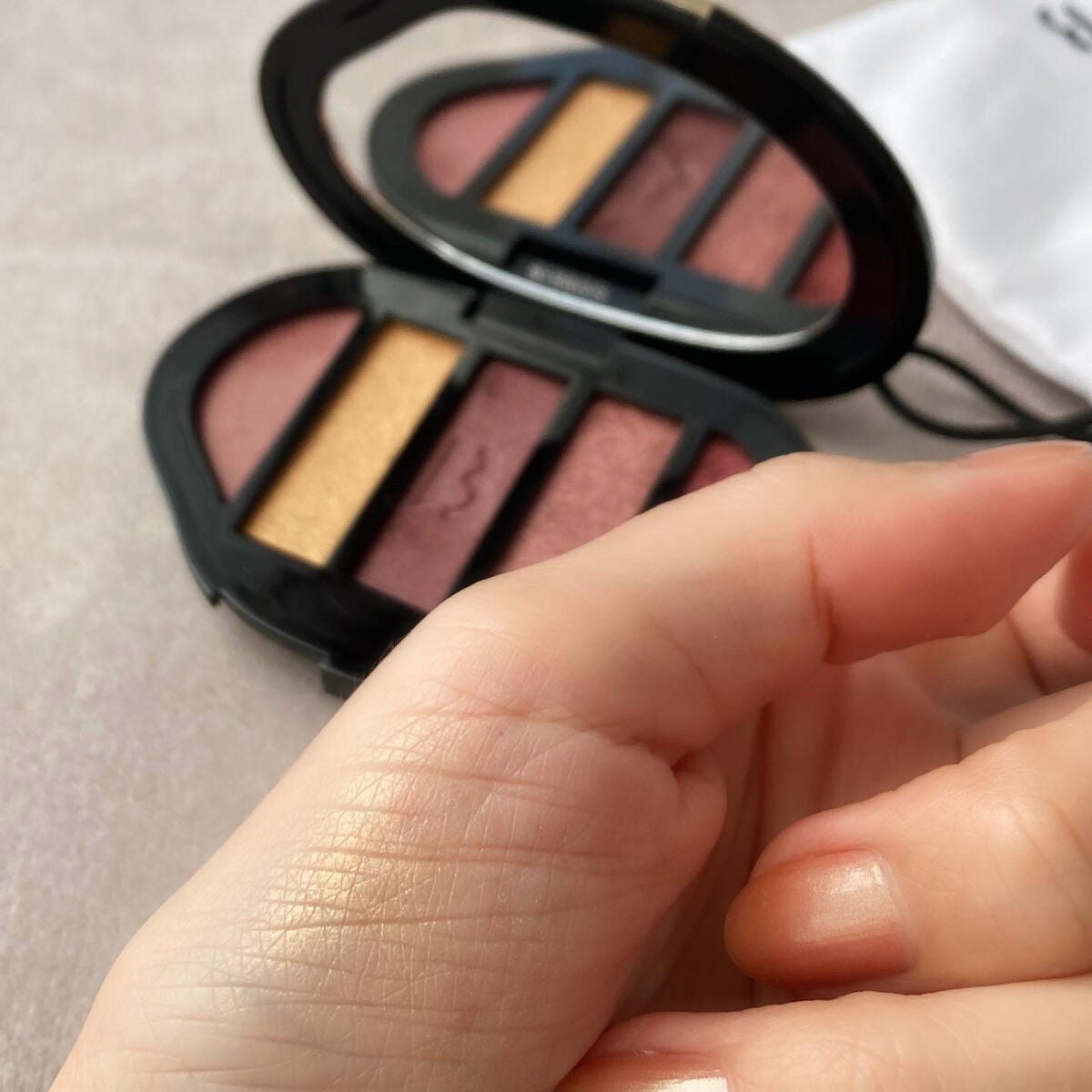 Eyeshadow 5 Colour Compacts/BYREDO/アイシャドウパレットを使ったクチコミ(4枚目)
