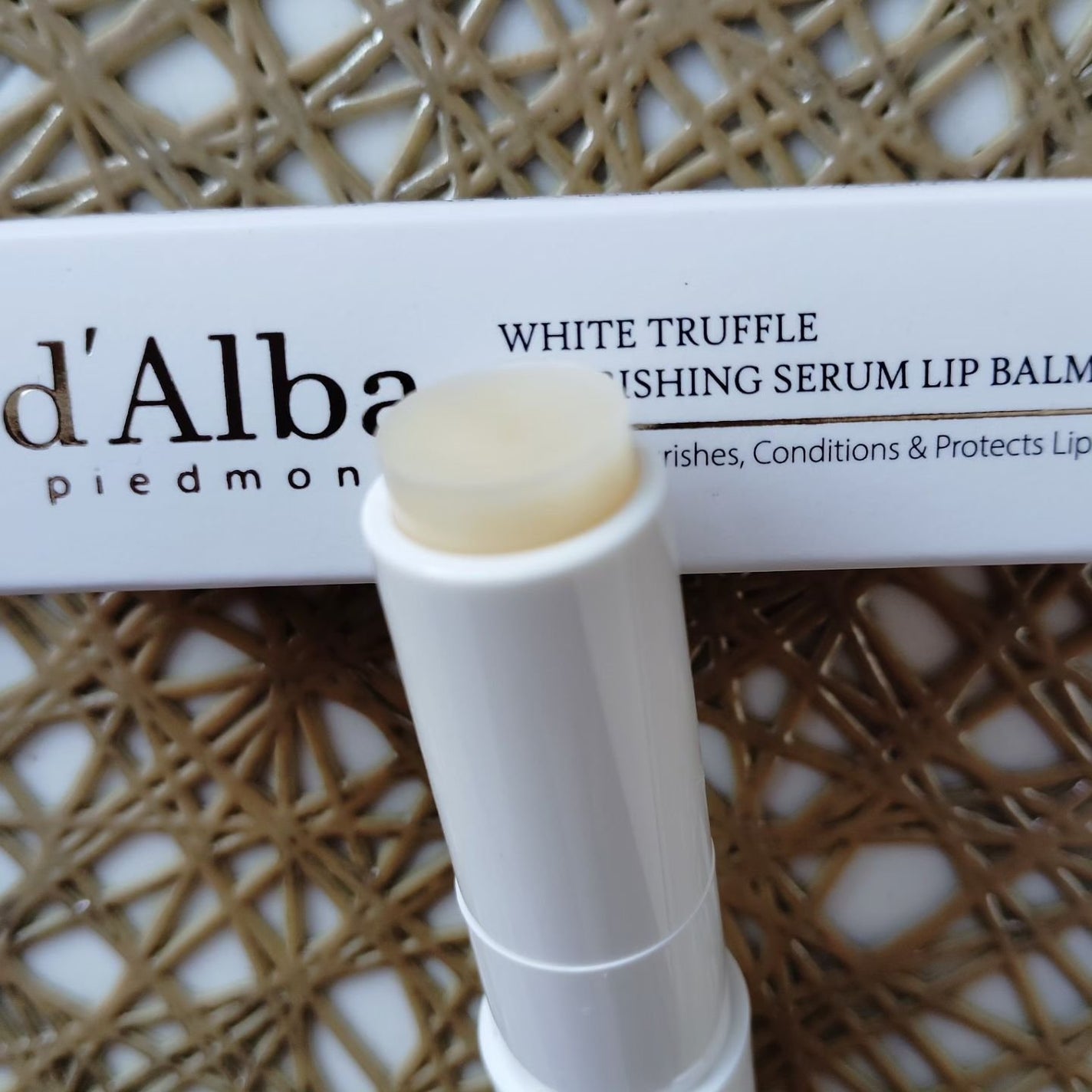 ホワイトトリュフナリシングセラムリップバーム/ダルバ/リップバームを使ったクチコミ(2枚目)