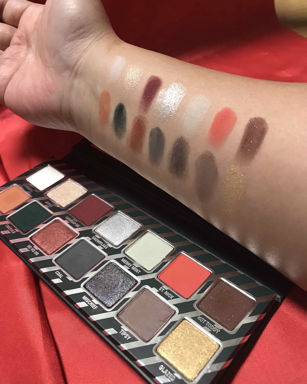 クリスマスホリデーコレクション/Kylie Cosmetics/アイシャドウパレットを使ったクチコミ(2枚目)