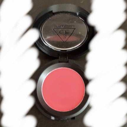 3CE 3CE ONE COLOR SHADOWのクチコミ「3CEの #TOMARED という色は見た目通りの発色なので私的にはアイシャドウブラシにとって.....」(1枚目)