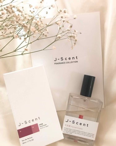 【J-Scent 花見酒】
最初にふわっとお酒の香りがし、そのあと香りが変化して行く過程でほんの少しお酒の香りが残り花の甘すぎない軽やかな匂いがする🌸
 今まで香水付けない派だったんですがこれに出会って