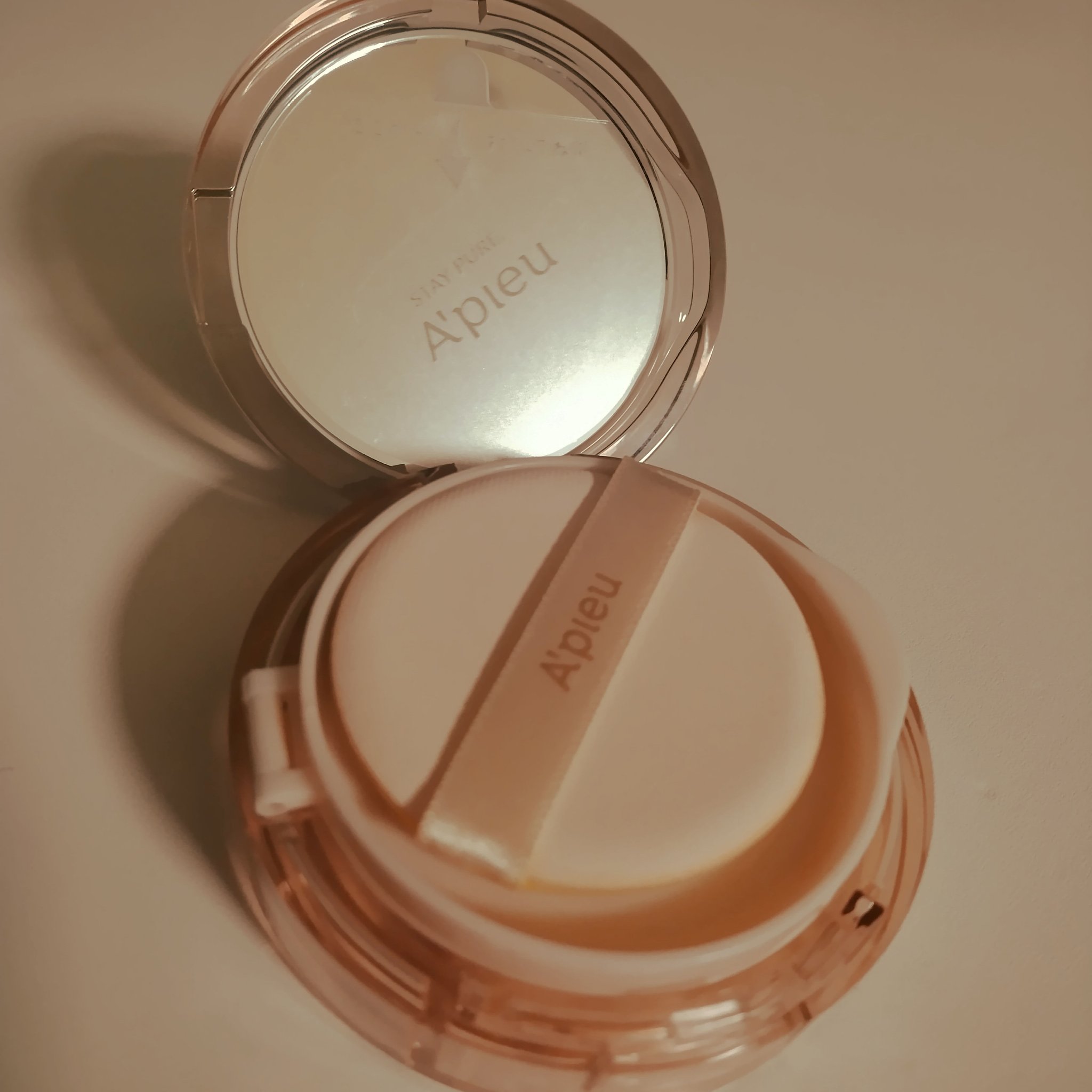 スキンケア ウォーターロッククッション　 No.23 自然な肌色/A’pieu/クッションファンデーションを使ったクチコミ（2枚目）