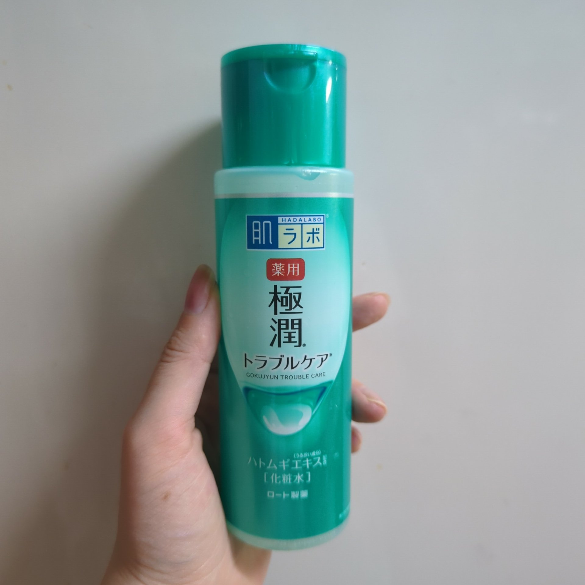 ☆肌ラボ 薬用 極潤 スキンコンディショナー☆

ニキビが出来やすく
何かと肌トラブルを抱えがちなので
こういった鎮静系のスキンケアは色々試してます

その中でも『これはいいかも？』と感じました

すごくサッパリとしたテクスチャ
本当に水の
