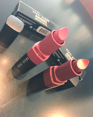 
#BOBBIBROWN
#クラッシュド リップカラー

なめらかな塗り心地で、唇を「透けるようなふんわりマット」に仕上げる新感覚リップ。するすると唇の上を滑るなめらかな質感で、 驚くほどの軽い付け心地