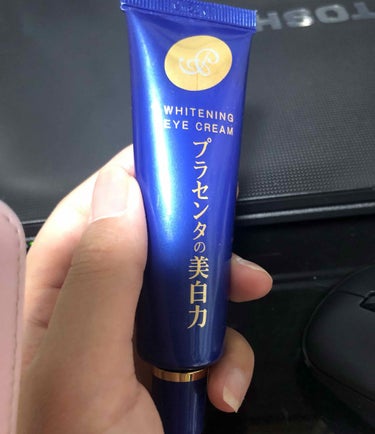 毎日のアイケア

最近アイケア始めました。あまり高いクリームは買えないのでプチプラで優秀とウワサの（？）プラセホワイターのアイクリームを購入しました。

使い始めて約二週間ほどなのですが美白効果はまだま