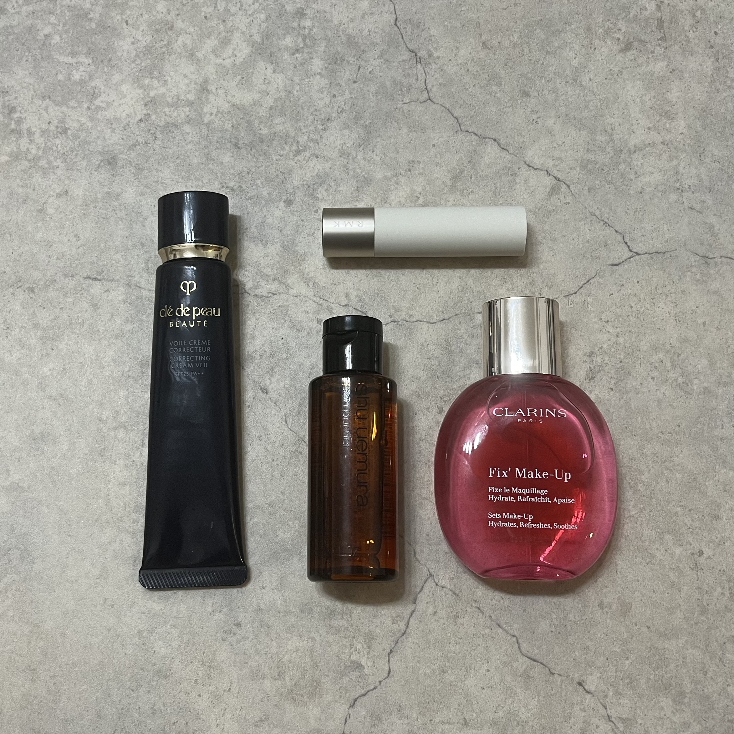 6月の購入品~！


クレドめちゃ有名なコレクチュールnを思い切って購入！モサモサしない滑らかさがすごい。
夏本番に耐えれるのか様子見中。

シュウウエムラのクレンジングは安定の450mlリピ。
（画像のはおまけでついてくるトラベルサイズで