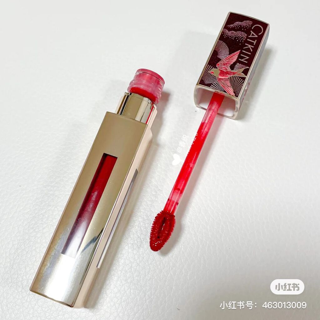 CATKIN 卡婷 长相思 轻羽唇釉のクチコミ「卡婷 长相思 轻羽唇釉✨
口脂点染唇施芳泽💓💄🇨🇳，

C02 绛英 经典朱砂红 ❤️
可甜可.....」（2枚目）