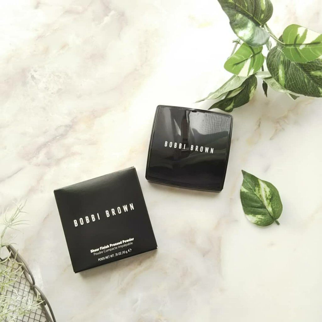 BOBBI BROWN シアーフィニッシュ プレストパウダーのクチコミ「テカリを抑え毛穴や凸凹を補正し均一でふんわりマット肌に仕上げるブレストパウダー。
超微粒子パウ.....」（1枚目）