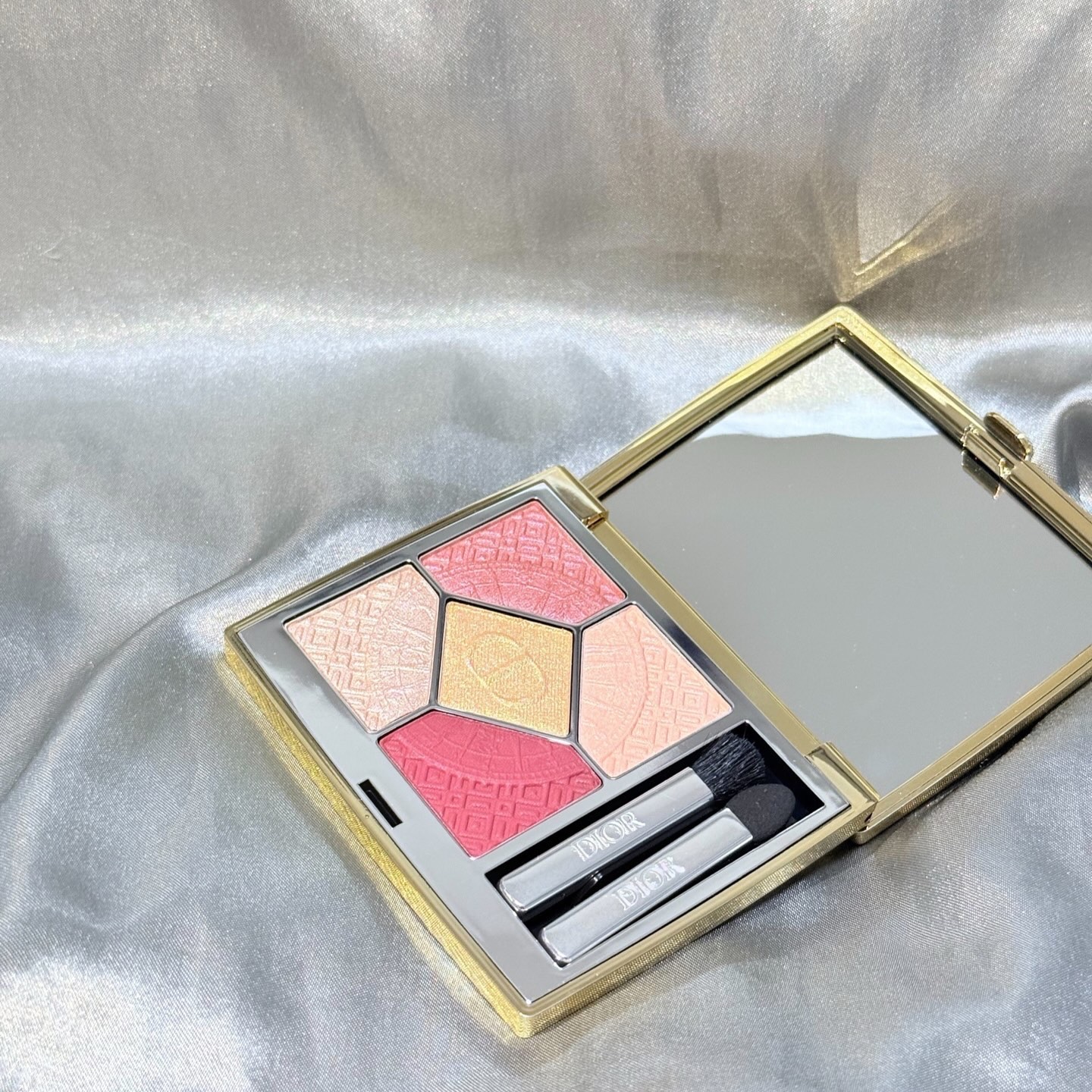 【旧】ディオールショウ サンク クルール（クリスマス コレクション 2024 限定品）/Dior/アイシャドウを使ったクチコミ（3枚目）