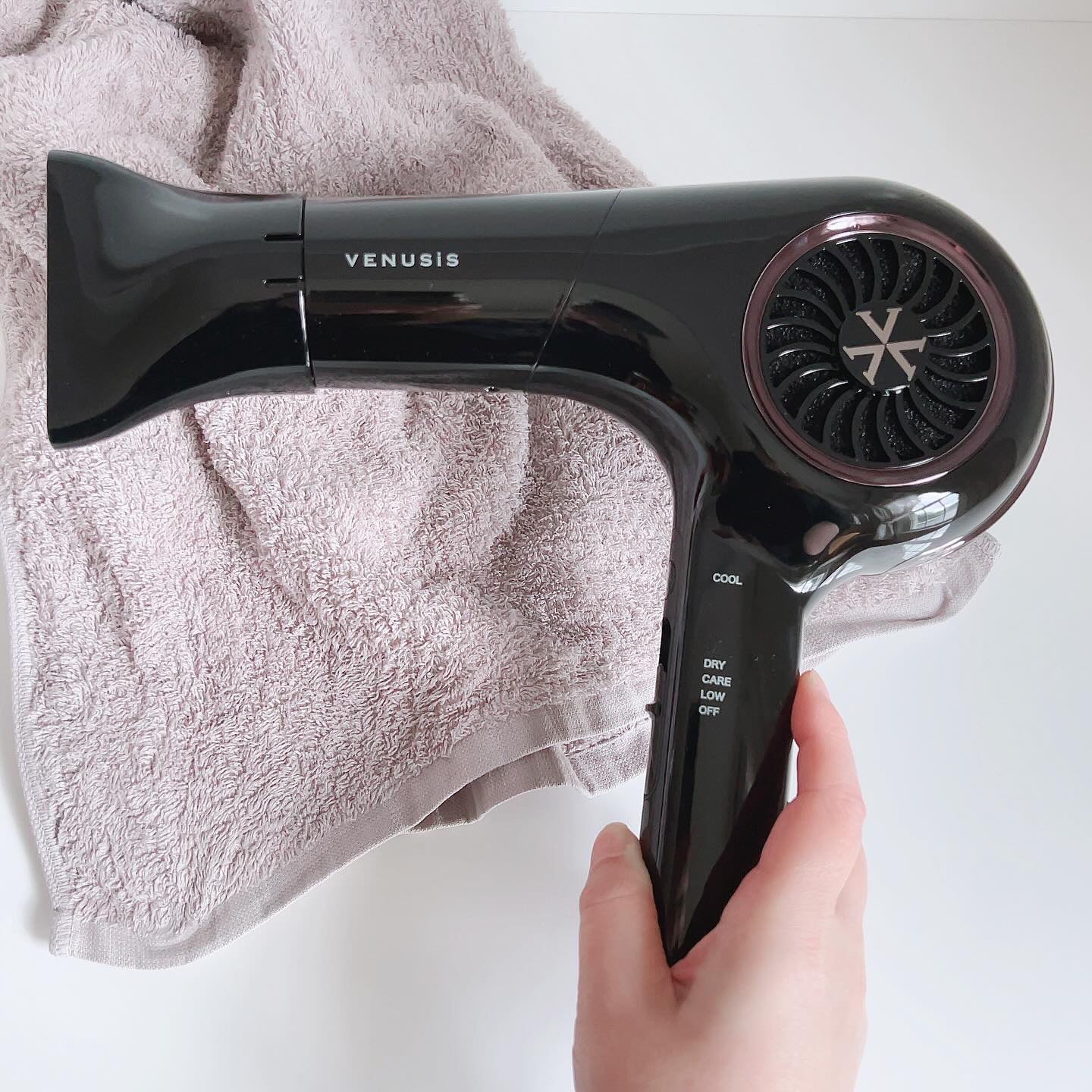 VENUSiS 遠赤イオンドライヤー VDC-1000Pのクチコミ「・
・
#PR

ドライヤーにどんな機能があったら嬉しい？
私の理想を叶えてくれそうなドライヤ.....」（3枚目）