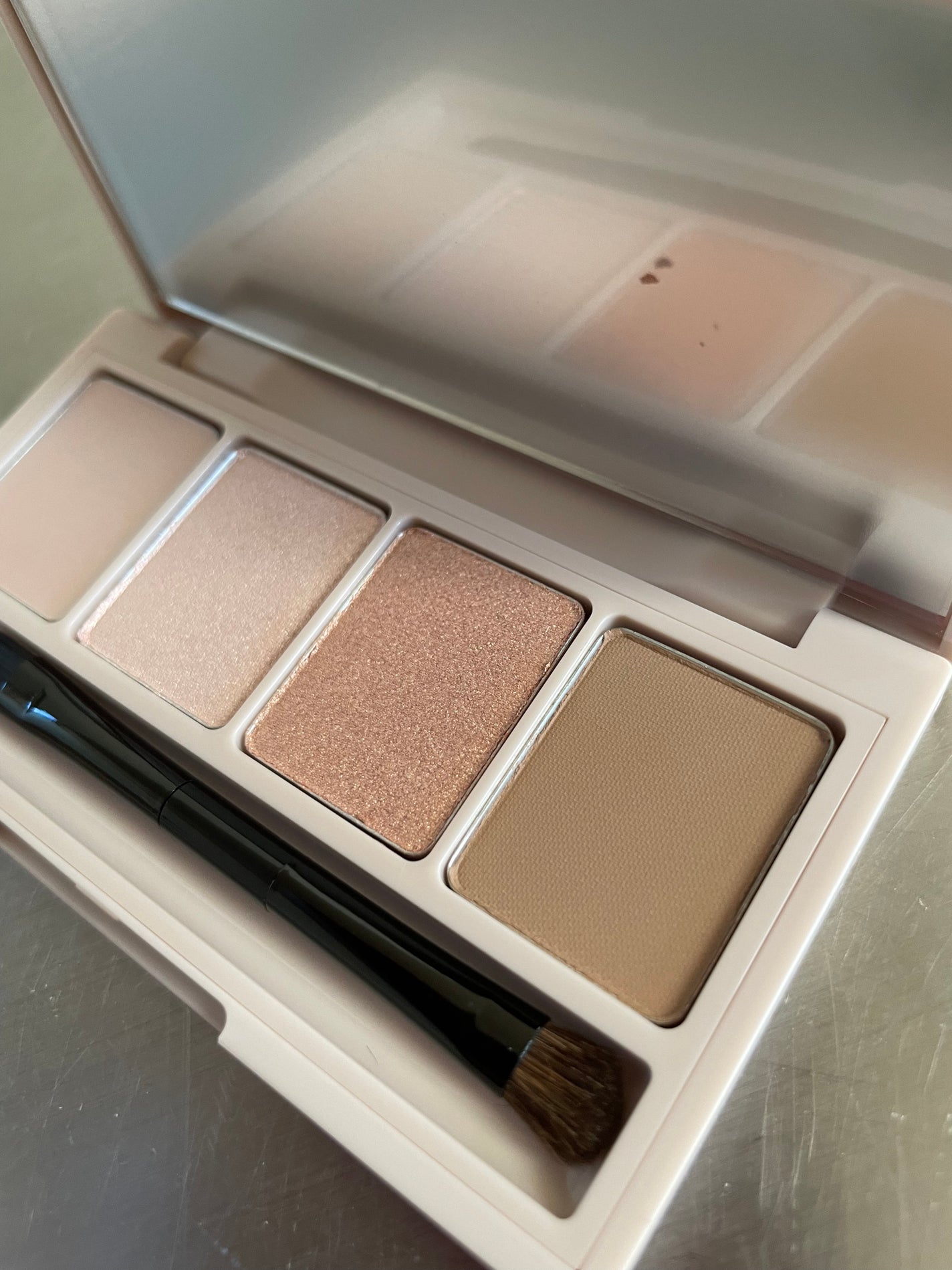 プランクトン on LIPS 「#fujiko(フジコ)アイシャドウ全くまぶたの上で発色しない..」(5枚目)