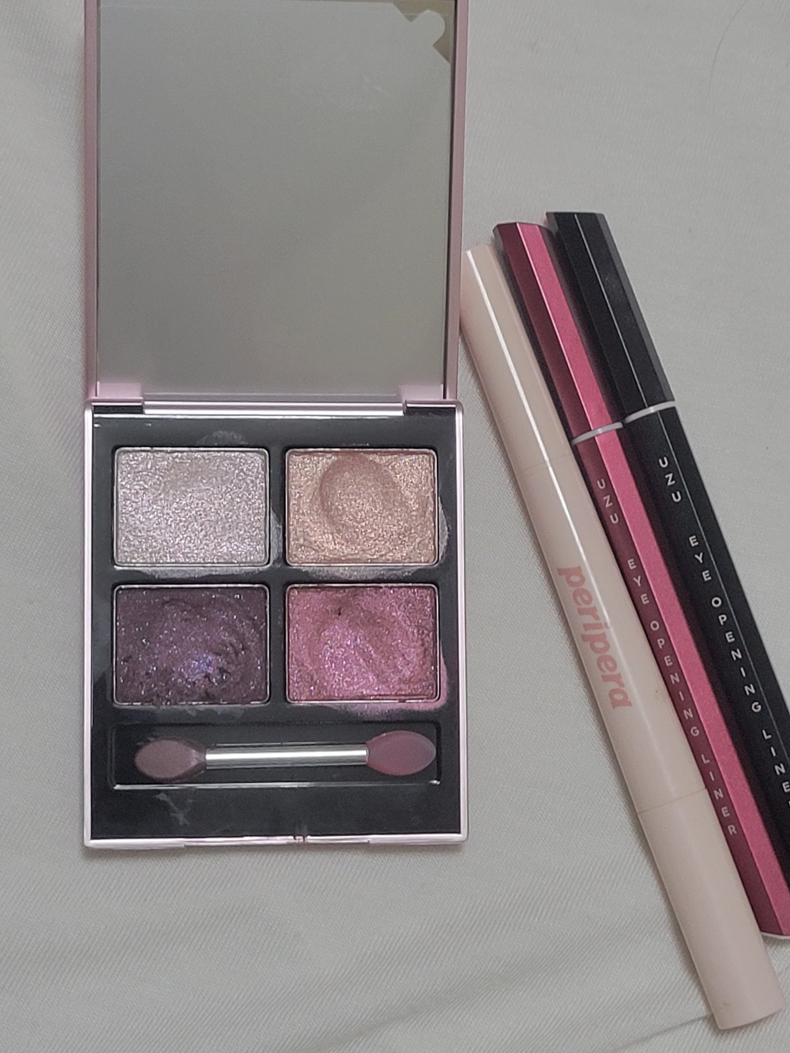  シュガー トゥインクル デュオ アイ スティック 01 DEWY NUDE/PERIPERA/スティックアイシャドウを使ったクチコミ（2枚目）