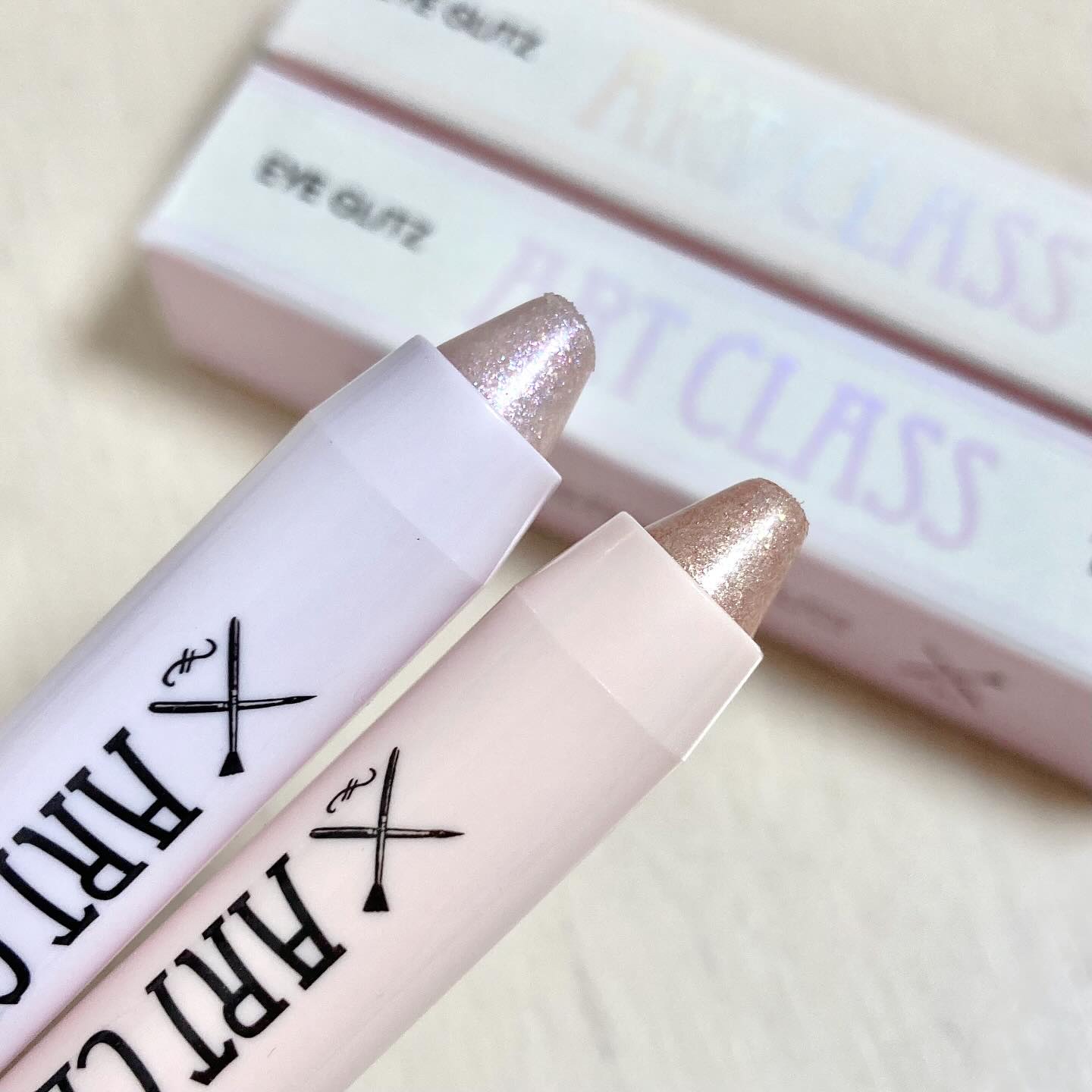 
#PR
too cool for school
アイグリッツ


01 Bubbly Angel
ホワイト✕ゴールドラメのナチュラルピンクグリッター

05 Milky Soda
ブルーラメのホワイトパープルグリッター


色味がとっても