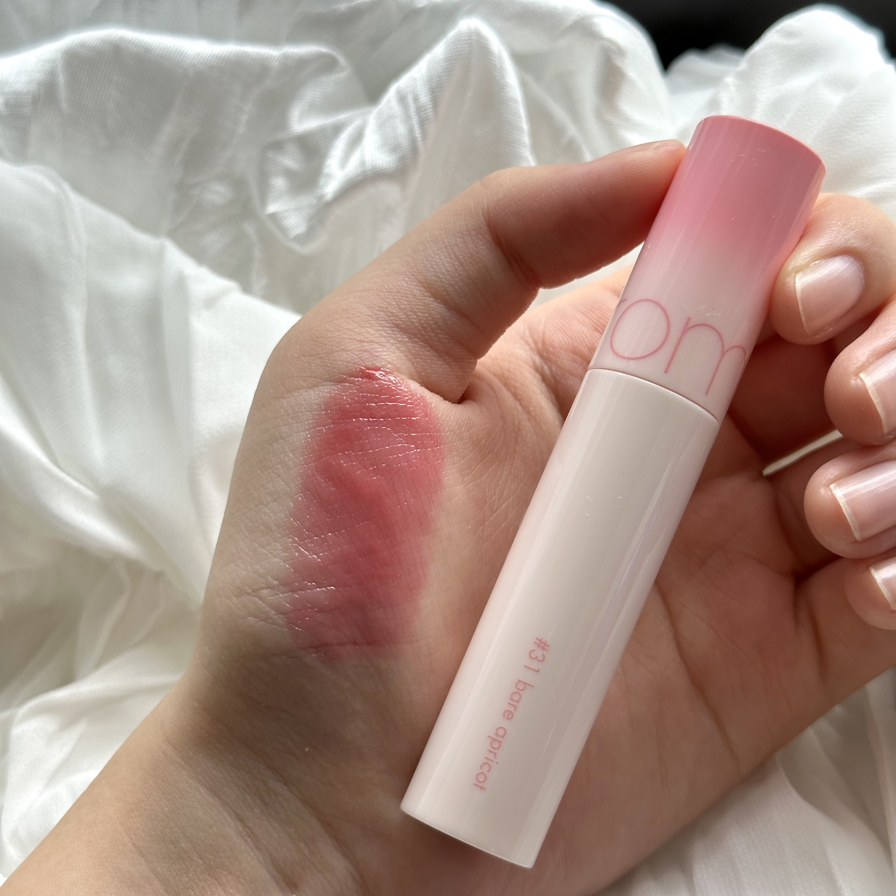 ジューシーラスティングティント 31 ベアアプリコット(BARE APRICOT)/rom&nd/リップティントを使ったクチコミ（2枚目）