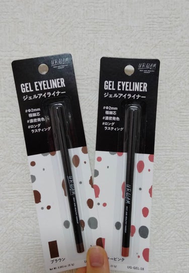 一本110円で買える#UR GLAM　GEL EYELINER
✼••┈┈••✼••┈┈••✼••┈┈••✼••┈┈••✼
#ブラウンと#スモーキーピンクを使ってみました。
☆特徴☆
✓線は太め
✓スモ