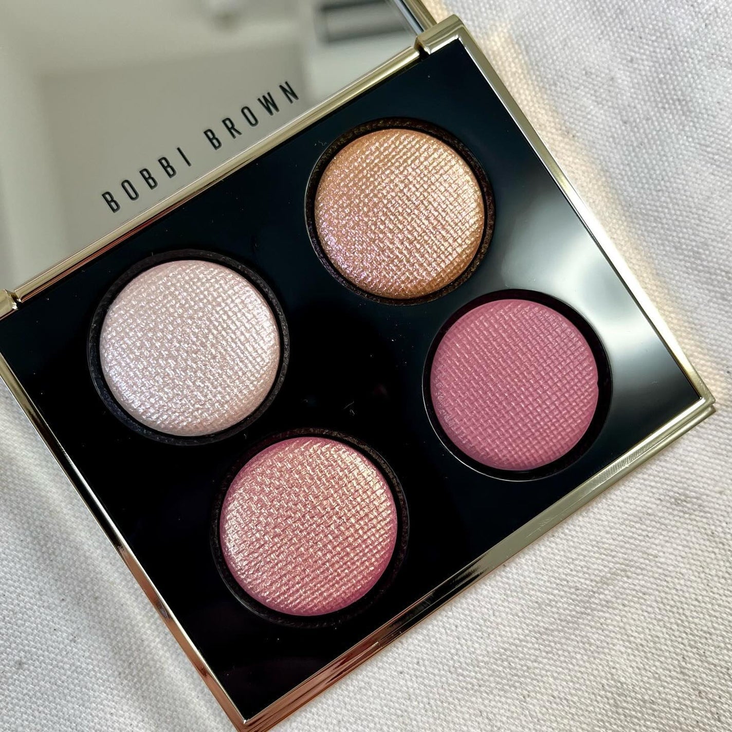 リュクス アイシャドウ クォード グロウ ウィズ ラブ コレクション/BOBBI BROWN/アイシャドウパレットを使ったクチコミ(1枚目)