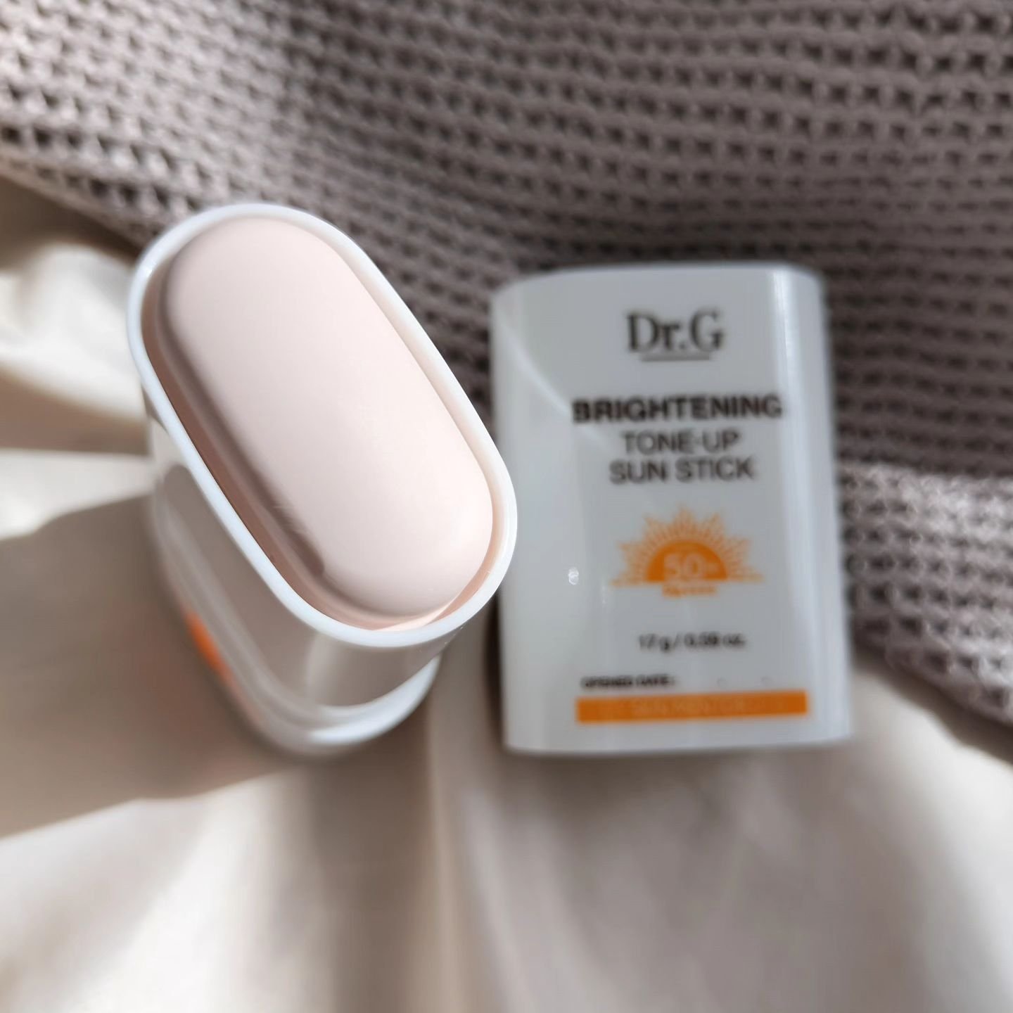 ブライトニングアップサンスティック SPF50+ PA++++/Dr.G/日焼け止めスティックを使ったクチコミ（2枚目）