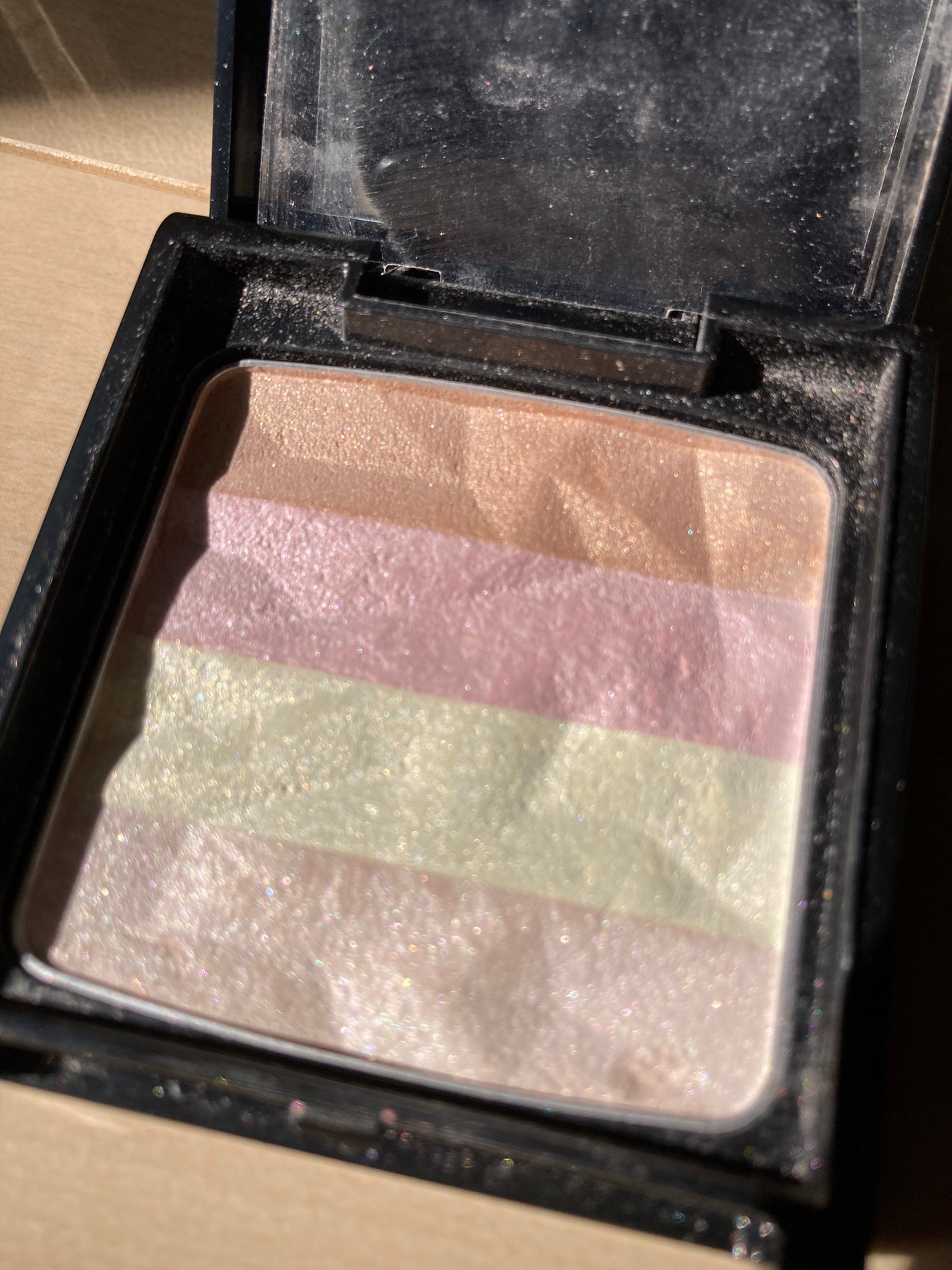 オーロラライズグロウハイライター/KATE/パウダーハイライトを使ったクチコミ(1枚目)