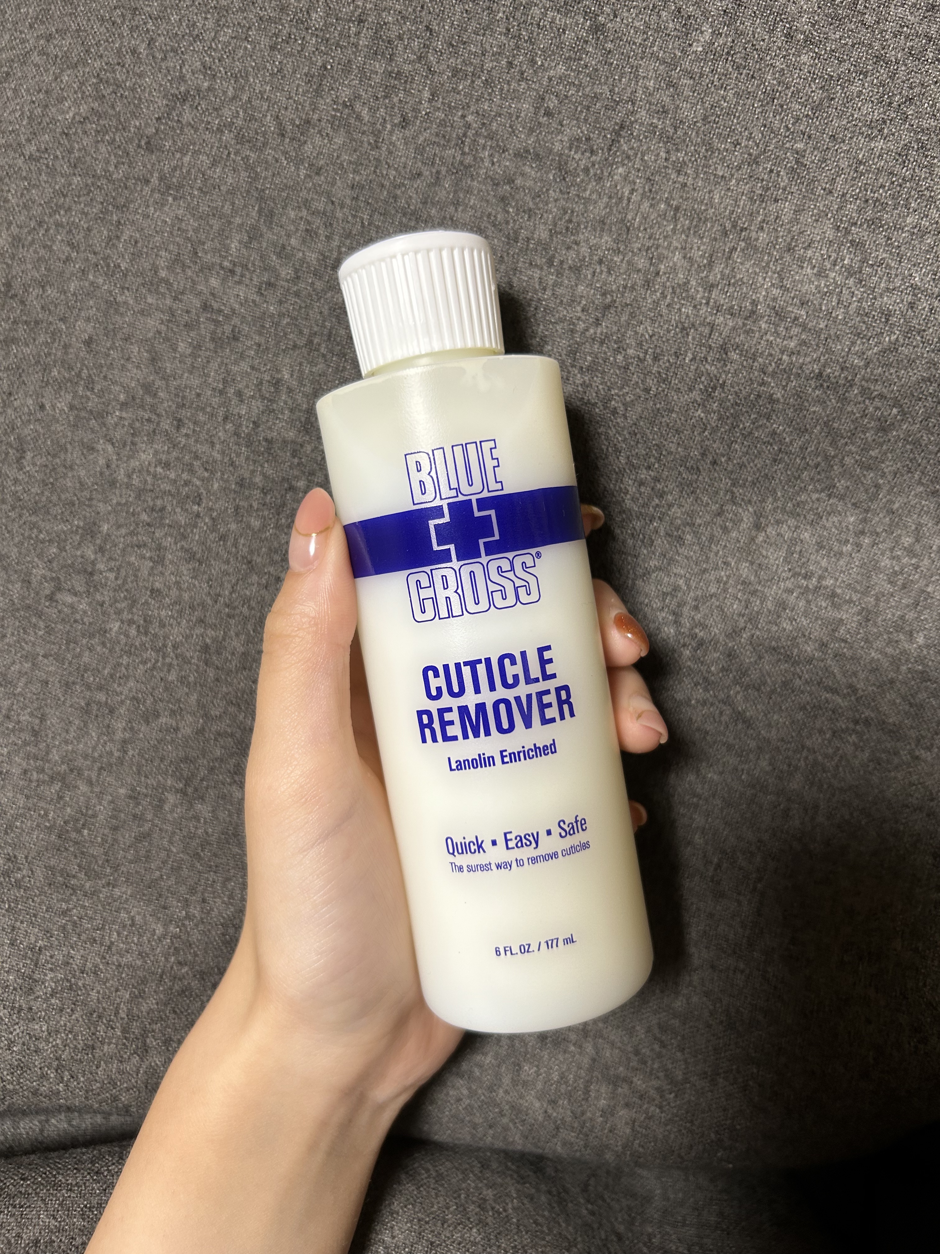 BLUECROSSキューティクルリムーバー

ネイリストさんがおすすめしてたから買ってみた
すごい使いやすかった！おすすめ！