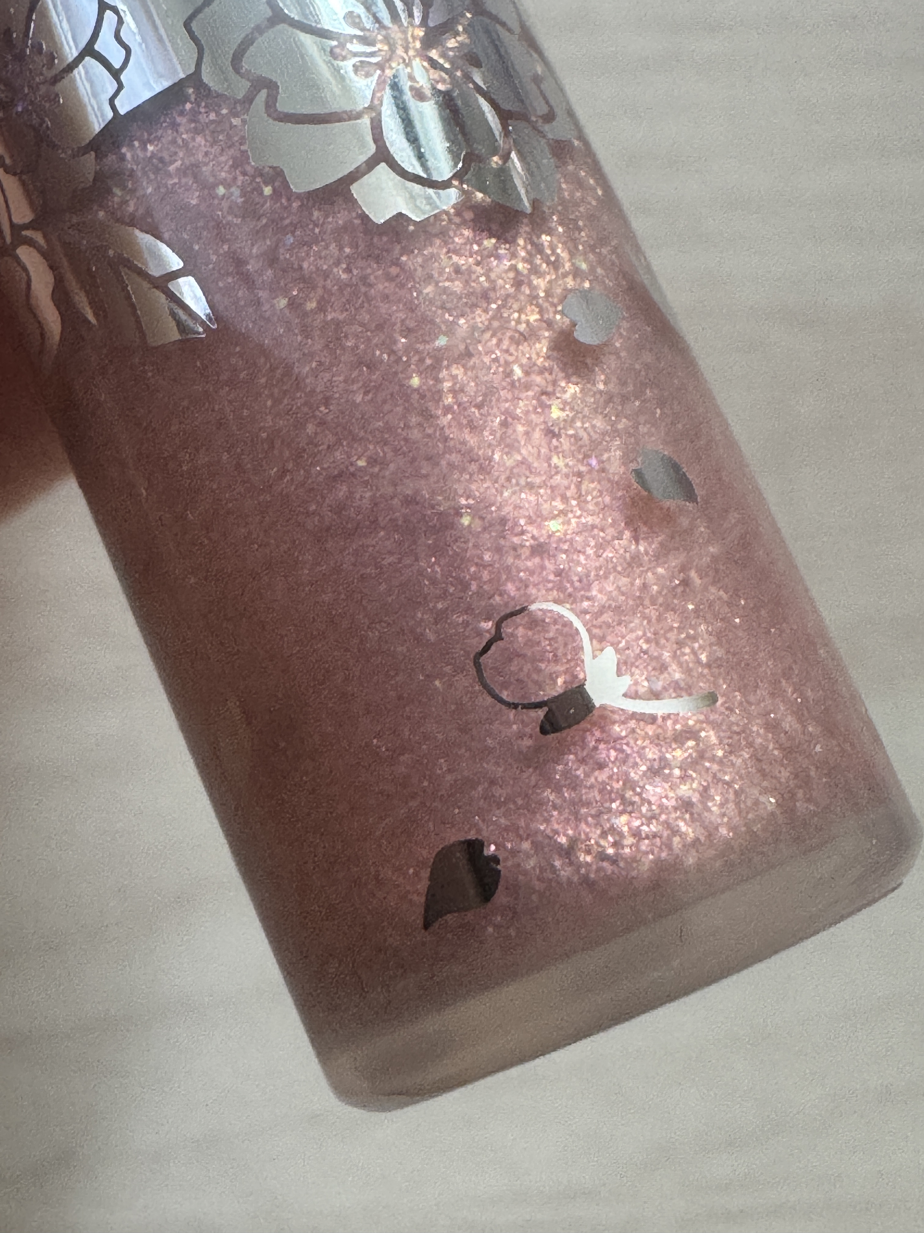 ジルスチュアート　アイダイヤモンド グリマー 10 twinkle sakura petals＜サクラブーケ＞（限定色）/JILL STUART/グリッターを使ったクチコミ（3枚目）