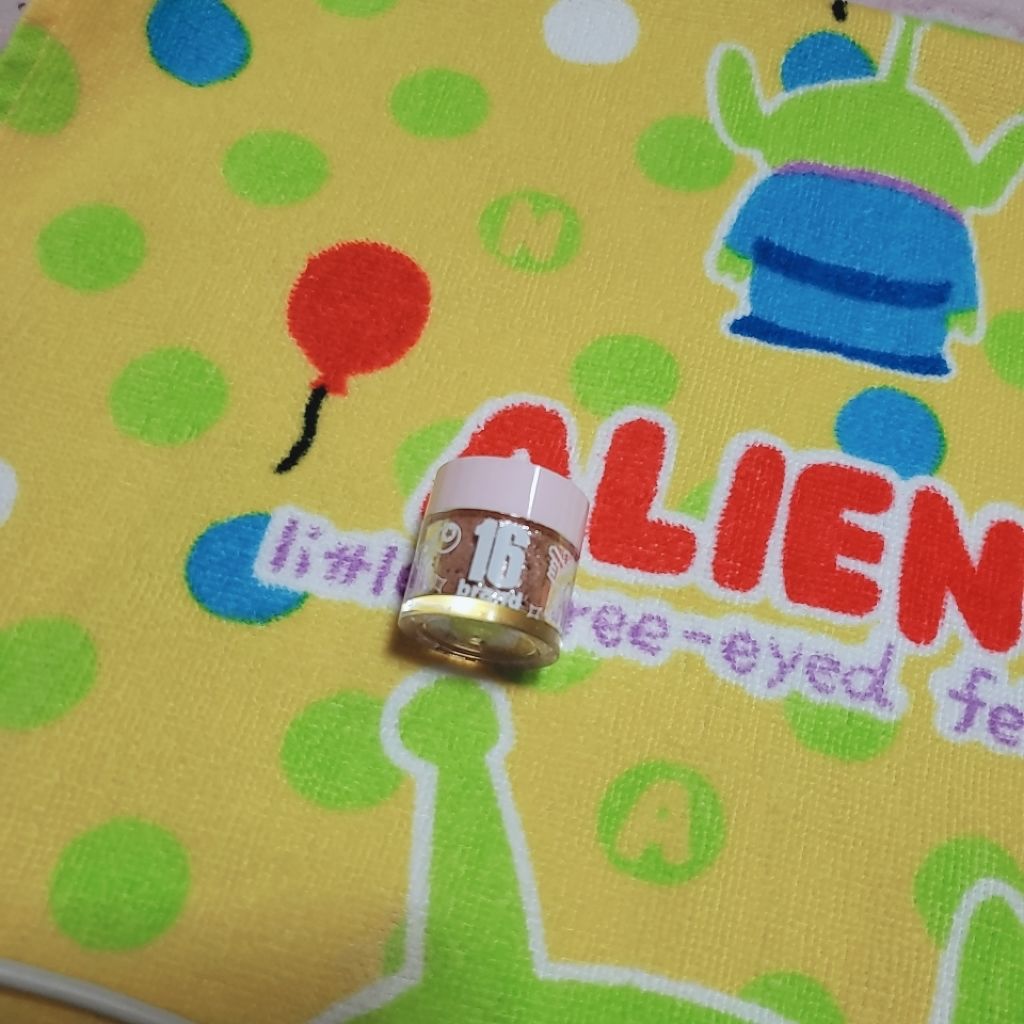 16CANDY ROCK PEAEL POWDER/16BRAND/単色アイシャドウを使ったクチコミ（2枚目）