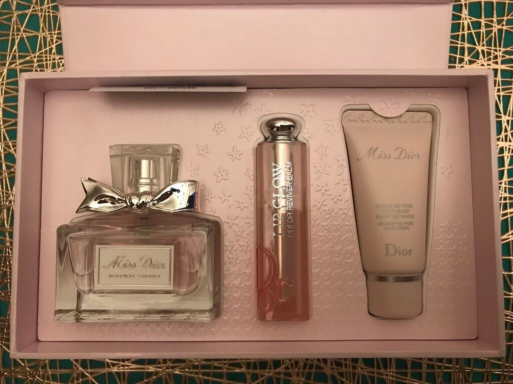 ねこちゃん♡ on LIPS 「ディオール クリスマスコフレ2021❤︎要らないものがない❤︎..」(1枚目)