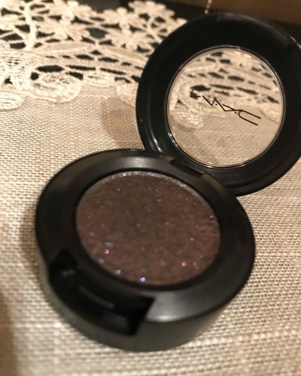 ダズルシャドウ フィール ザ フィーバー/M・A・C/単色アイシャドウを使ったクチコミ（2枚目）