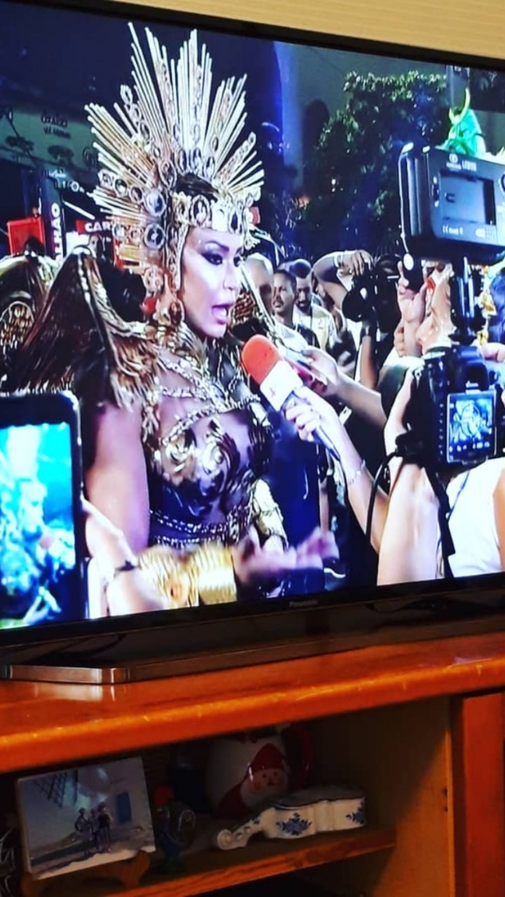 魅乃乎 小栗旬love 大人女子 on LIPS 「#ワールドニュース#リオのカーニバルこのメイクがやりたい✨..」(3枚目)