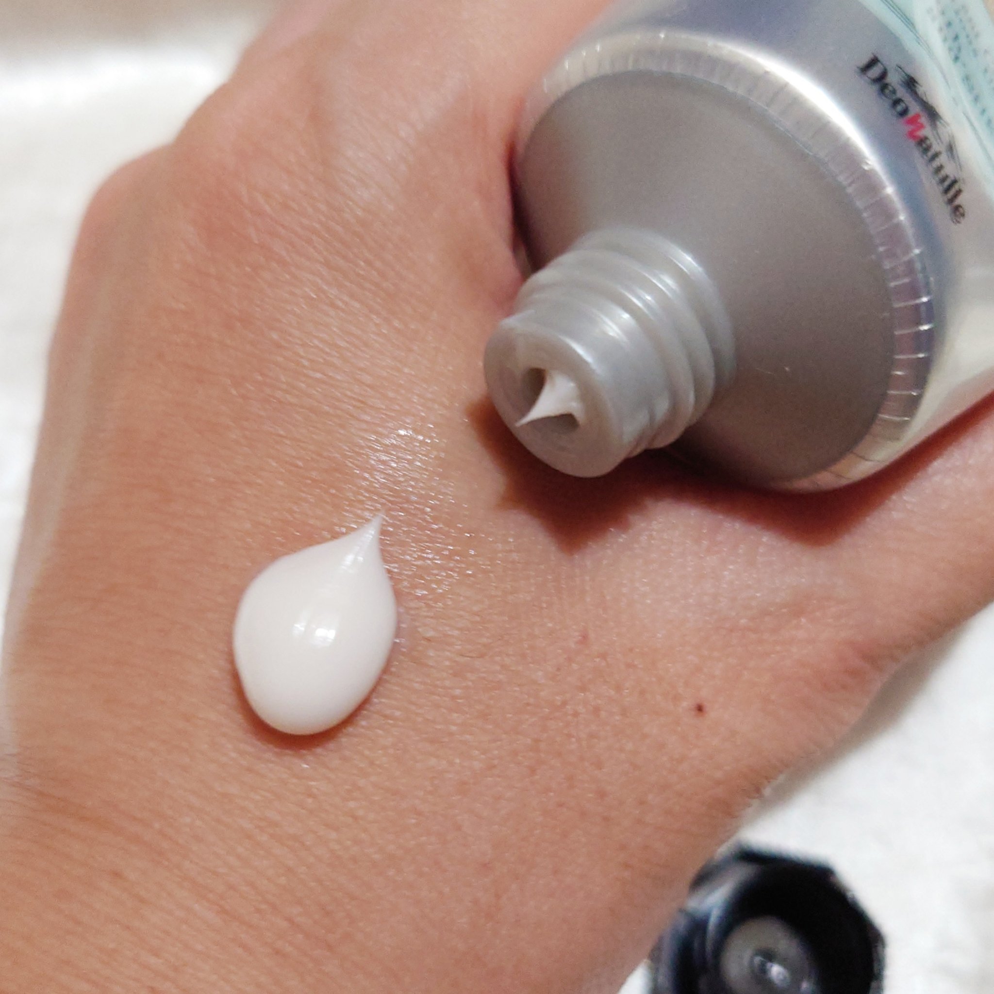 薬用さらさらデオドラントパウダー/デオナチュレ/デオドラント・制汗剤を使ったクチコミ（3枚目）