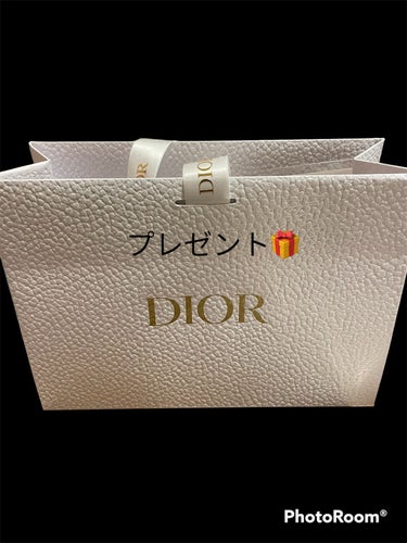 Dior
ディオール アディクト リップ マキシマイザー

005シマーストロベリー

023シマーフューシャ

026インテンスモーヴ

写真では2本だけ✋

彼にもプレゼント🎁してもらいました♥️
