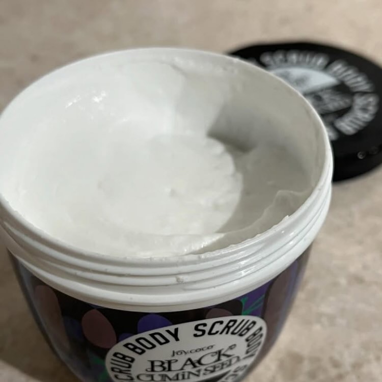 ジョイココ　ボディスクラブ　ブラッククミンシード/Joy.coco(ジョイココ)/ボディスクラブを使ったクチコミ（2枚目）